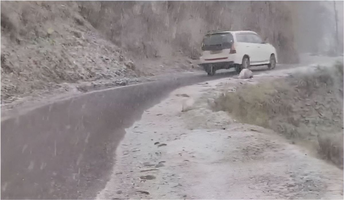 Road Closures in J&K Amid Weather Warnings: Rain and Snowfall Forecast Prompt Precautions 5 Road Closures in J&K