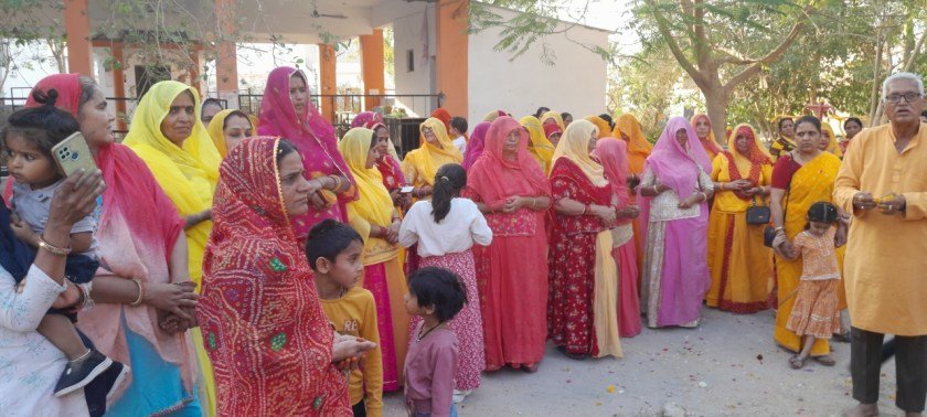 शांतिकुंज हरिद्वार से आई ज्योति कलश यात्रा का श्री ऐन भैरवाय नगर में भव्य स्वागत 5 e0a4b6e0a4bee0a482e0a4a4e0a4bfe0a495e0a581e0a482e0a49c e0a4b9e0a4b0e0a4bfe0a4a6e0a58de0a4b5e0a4bee0a4b0 e0a4b8e0a587 e0a486e0a488