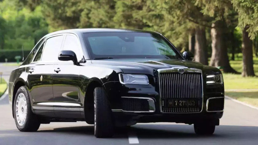 Putin’s Armored Limo Catches Fire After Explosion Near FSB HQ in Moscow 5 Putin’s Armored Limo