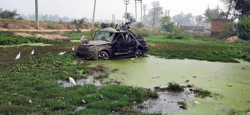 Scorpio Crashes into Divider, Overturns; Three Dead, Three Injured 5 Scorpio Crashes