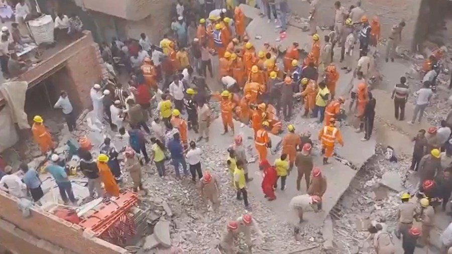 4 Dead, Several Injured as Four-Storey Building Collapses in Delhiās Mustafabad 3 Delhi building collapse