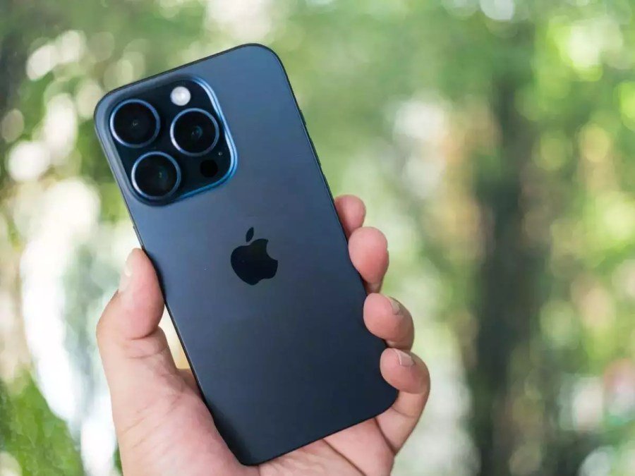 Apple Airlifts iPhones