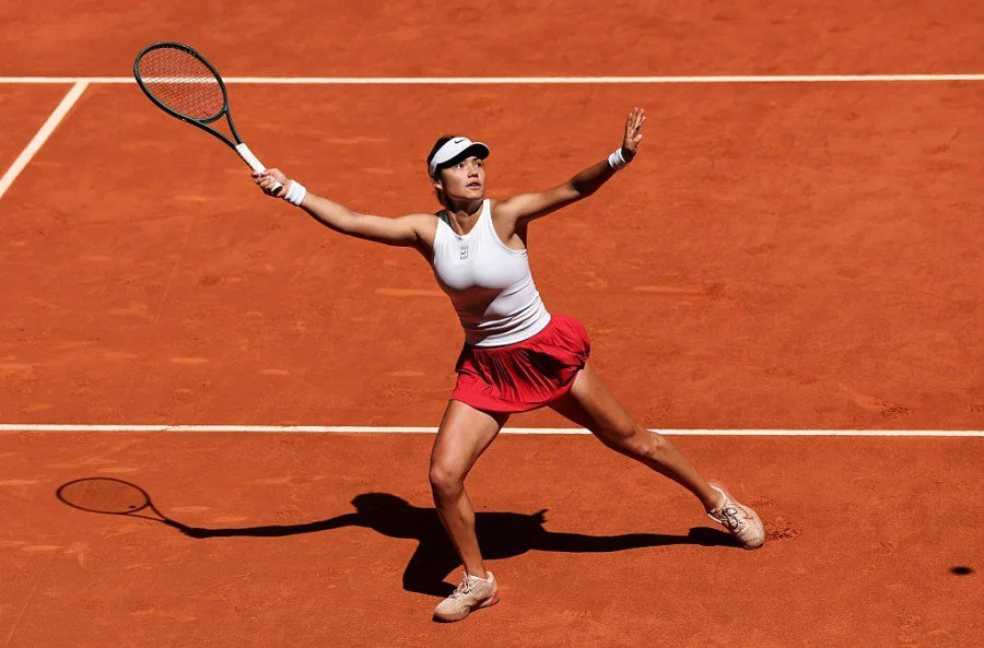 madrid open 2025 swiatek avenges miami defeat nishikori secures 450th tour win