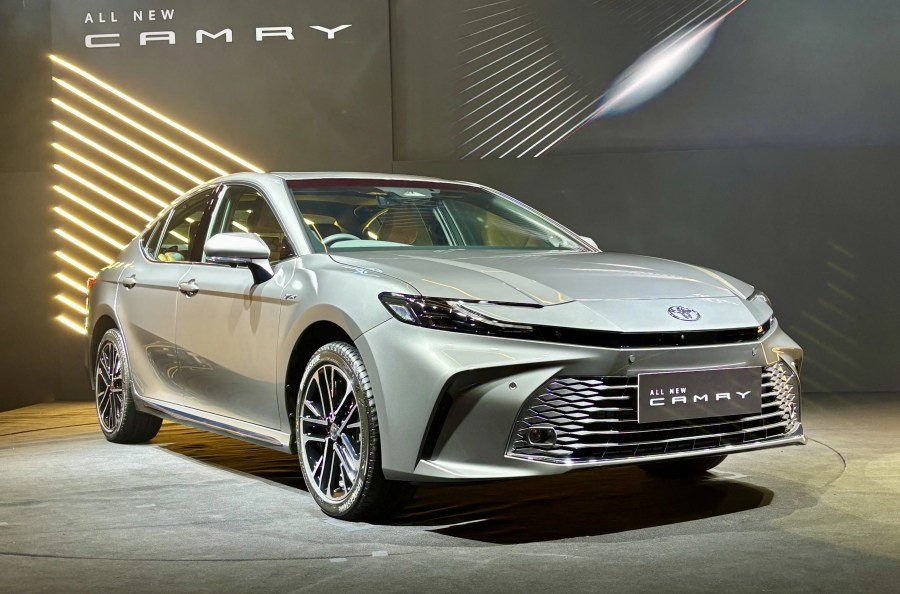 Toyota Camry 2025 Gets ₹50,000 Price Hike: Full Specs, Features, and New Highlights 5 Toyota Camry 2025