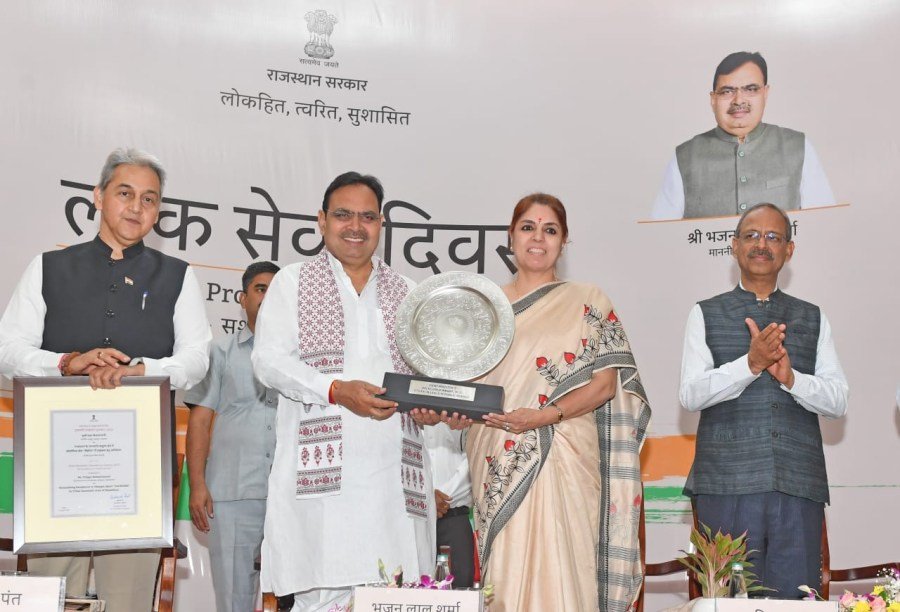 udaipur divisional commissioner pragya kevalramani honored with chief ministers excellence award