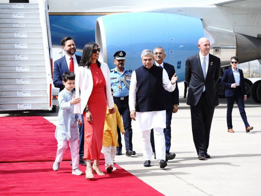 US Vice President JD Vance Arrives in New Delhi, Begins India Visit with Akshardham Temple Visit 5 US Vice President JD Vance Arrives in New Delhi