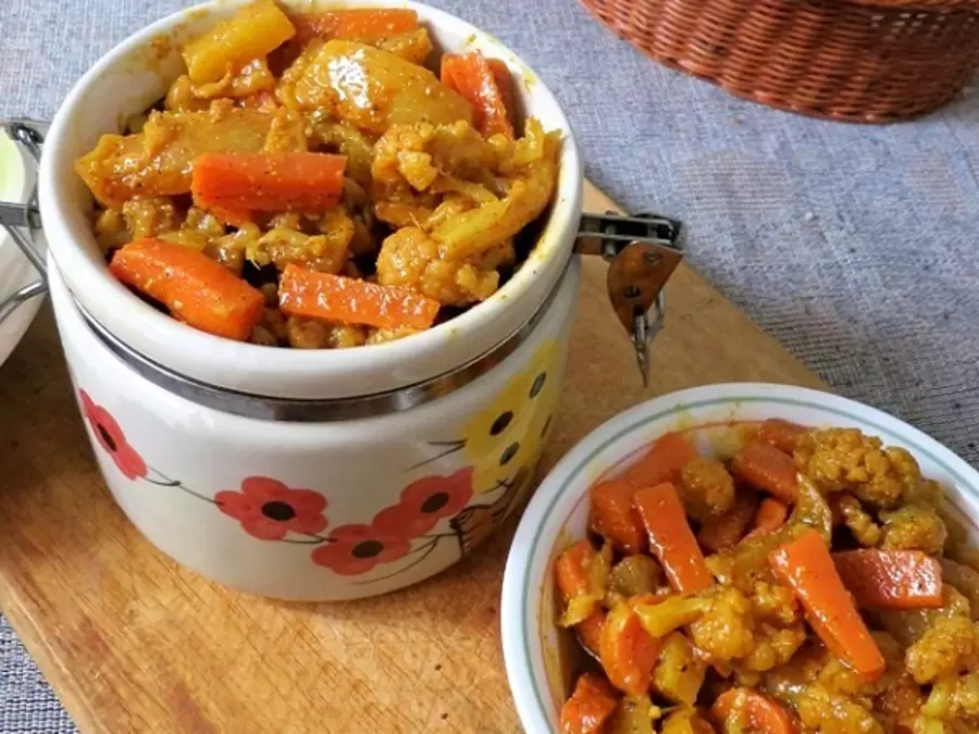 Spicy Mixed Vegetable Pickle Recipe: Tangy & Crunchy with Carrot, Cauliflower, and Green Chilies 5 Spicy Mixed Vegetable