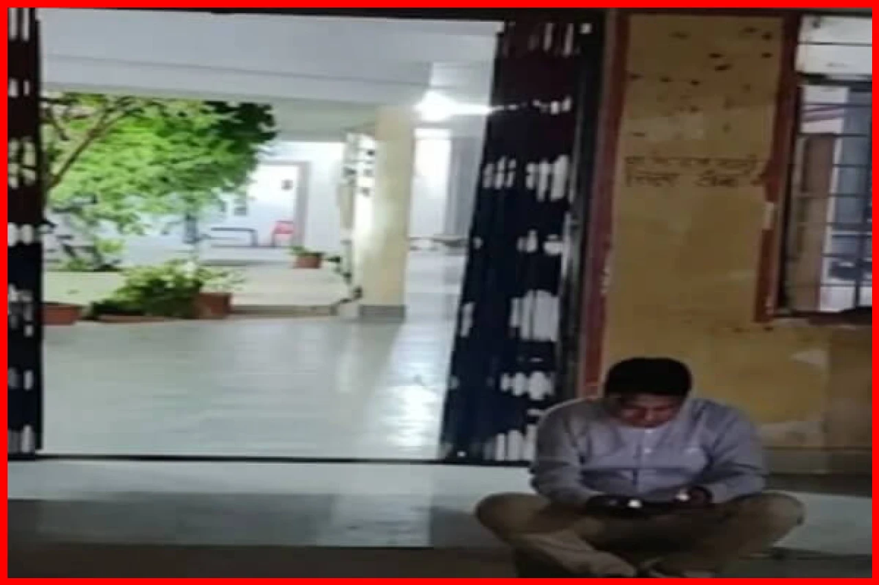 Activist Naresh Meena Protests Inside Police Station Over Delayed Medical Aid for Accident Victim