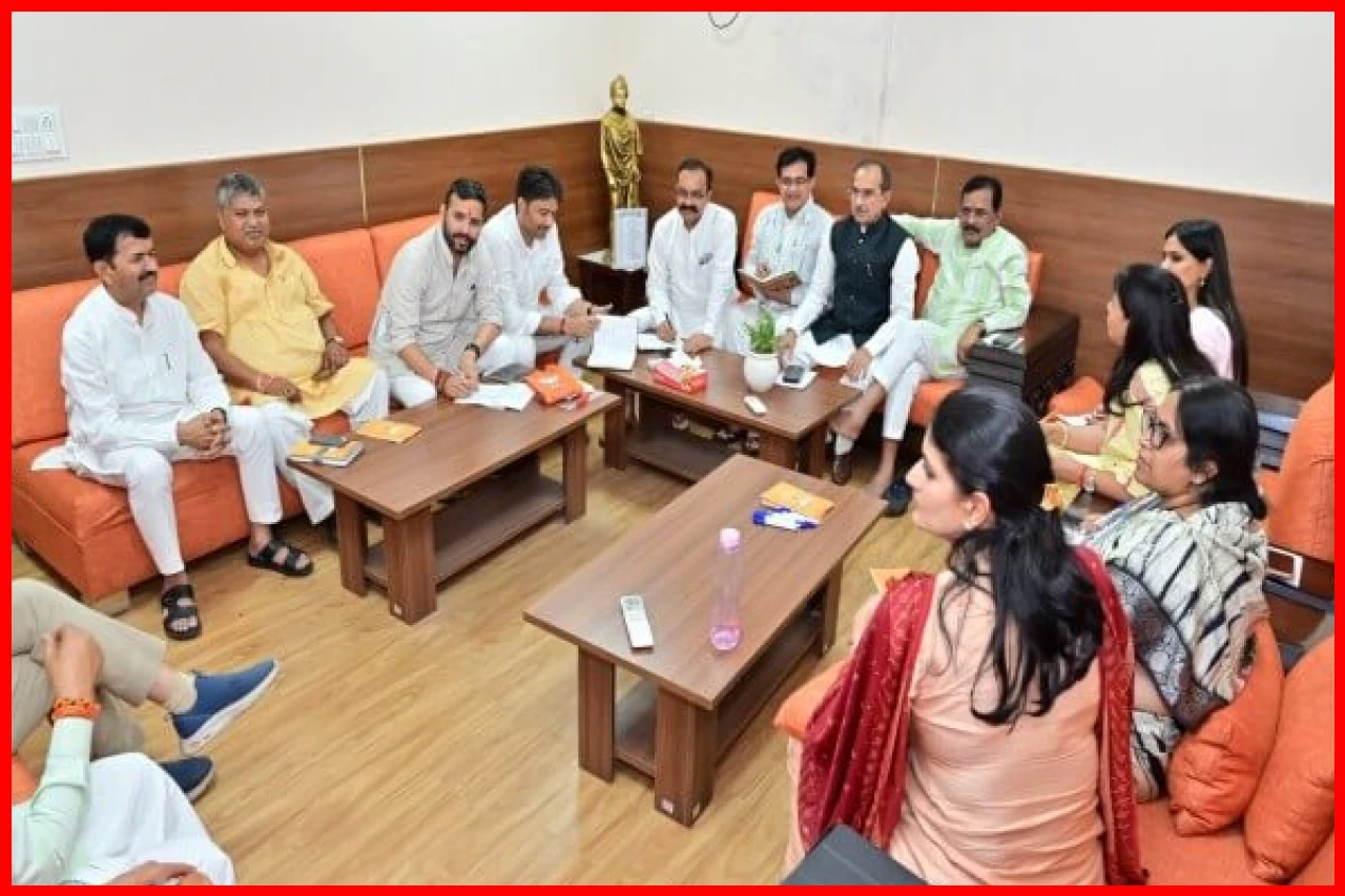 BJPs Madan Rathore Leads Key Meeting for Nari Shakti Vandan Program Preparations BJPs Madan Rathore Leads Key Meeting for Nari Shakti Vandan Program Preparations