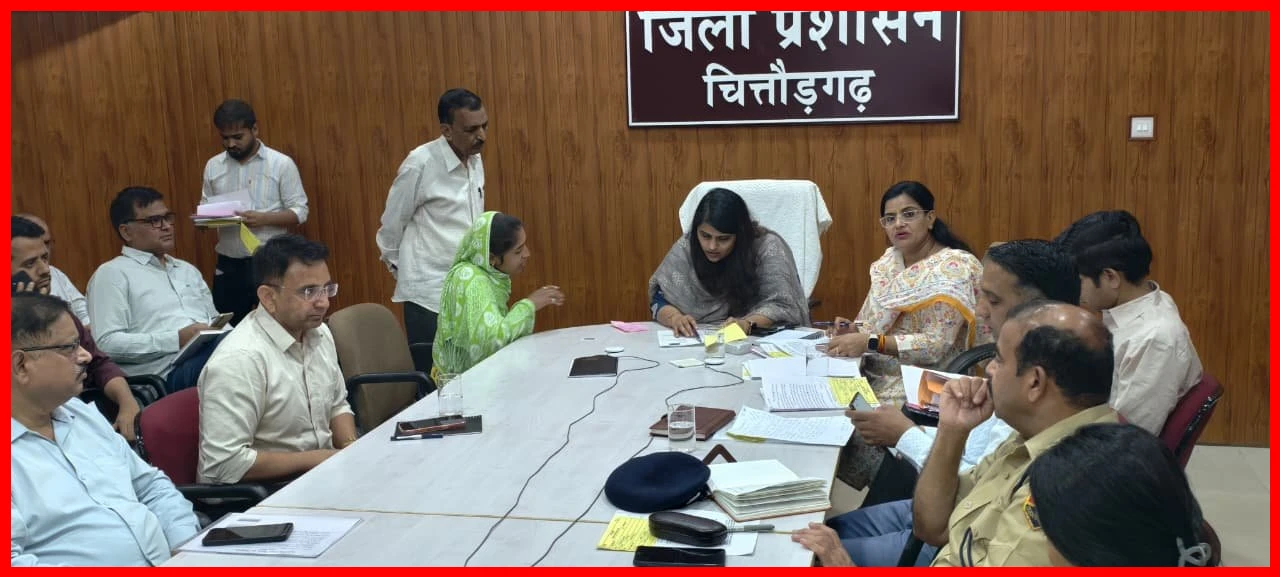 Public Grievance Hearing Draws Large Crowd in Chittorgarh