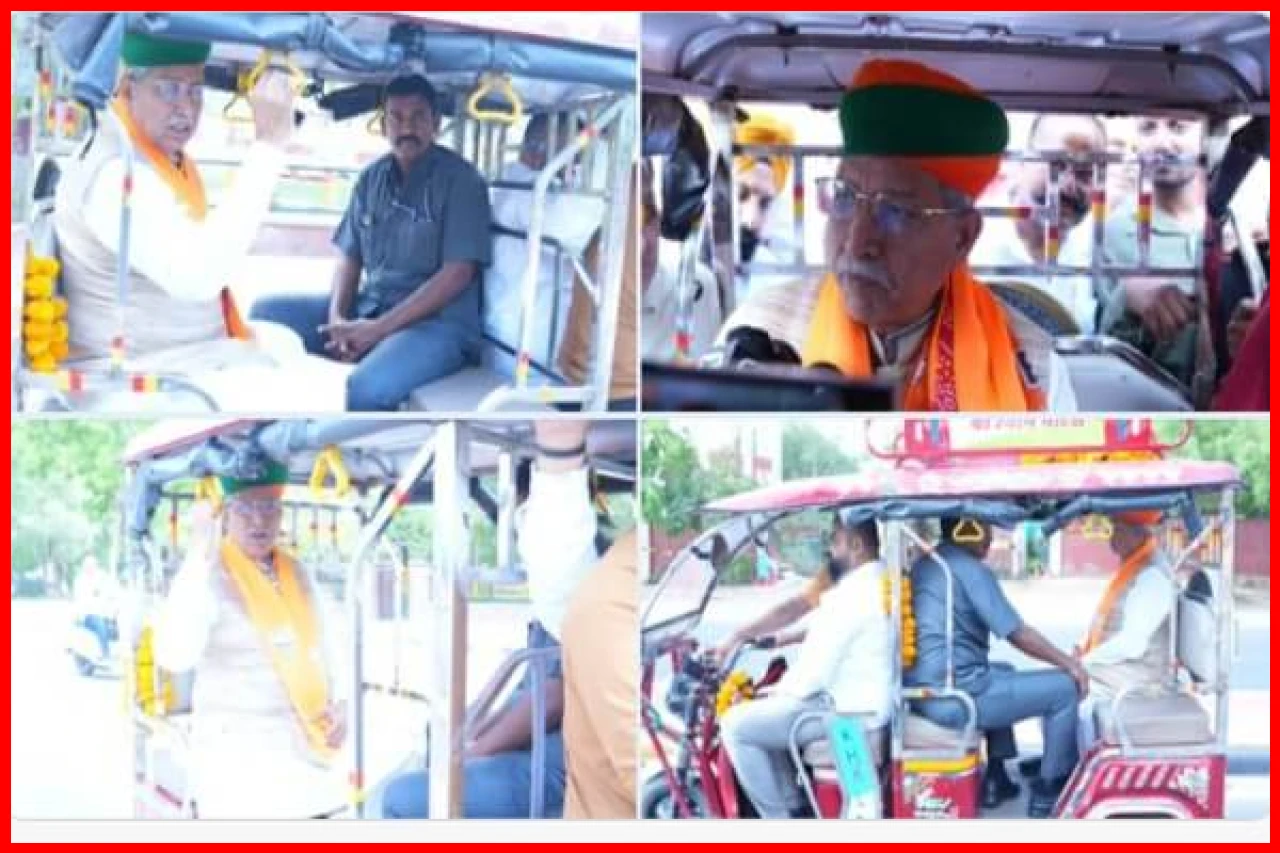 Indian Minister Promotes Simplicity and Fuel Savings by Choosing E-Rickshaw Ride