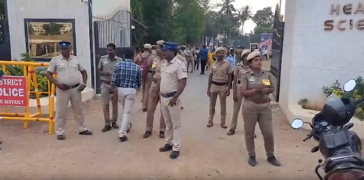 Kerala Elections: Early Trends Show Congress Alliance in Lead, LDF Trails Behind