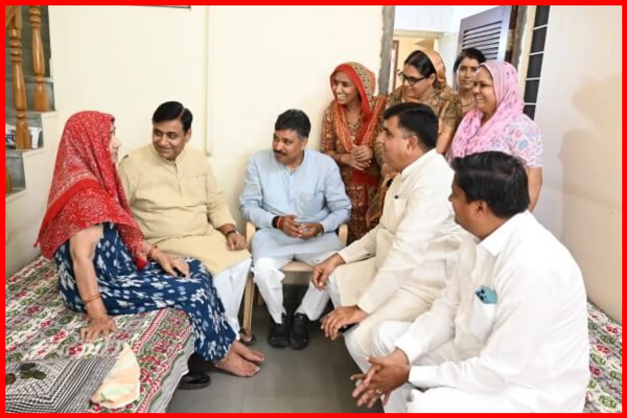 Tika Ram Julie Meets with Govind Singh Dotasras Family in Sikar