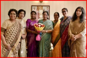 Delhi Chief Minister Rekha Gupta Meets Senior Women Leaders at Janseva Sadan