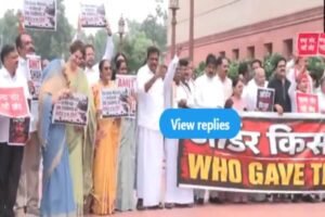 Opposition Protests Police Action Against CJP Supporters, Priyanka Gandhi Joins Demonstration