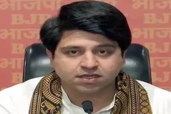 Speculations Rise as Shehzad Poonawala Removes BJP Reference from Social Media Bio Speculations Rise as Shehzad Poonawala Removes BJP Reference from Social Media Bio