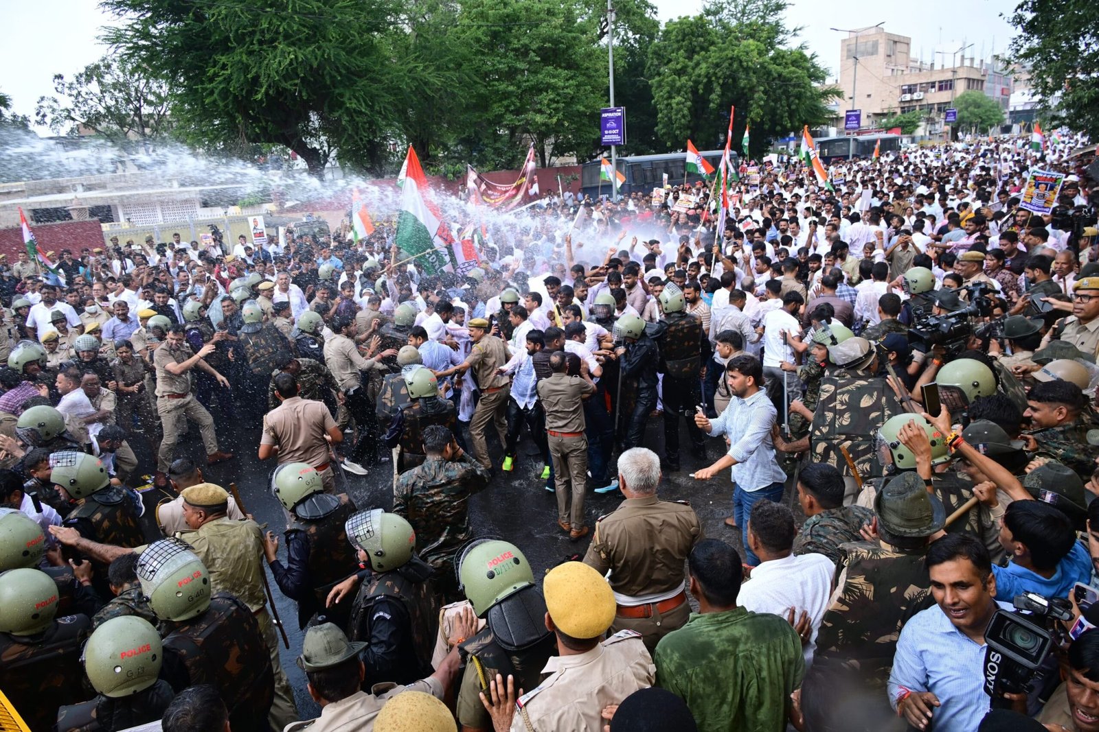 Congress Protests Alleged Vote Theft in Jaipur, Clashes with Police Erupt