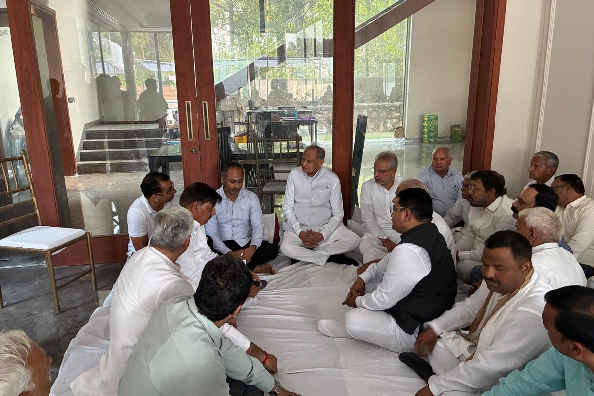 Ashok Gehlot Questions Moral Authority of Rajasthan Government After Meeting Family of Slain Ex-MLA