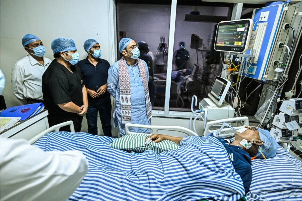 Chief Minister Bhajanlal Sharma Visits Hospital to Check on MLA Dr. Jaswant Yadavs Health Chief Minister Bhajanlal Sharma Visits Hospital to Check on MLA Dr. Jaswant Yadavs Health