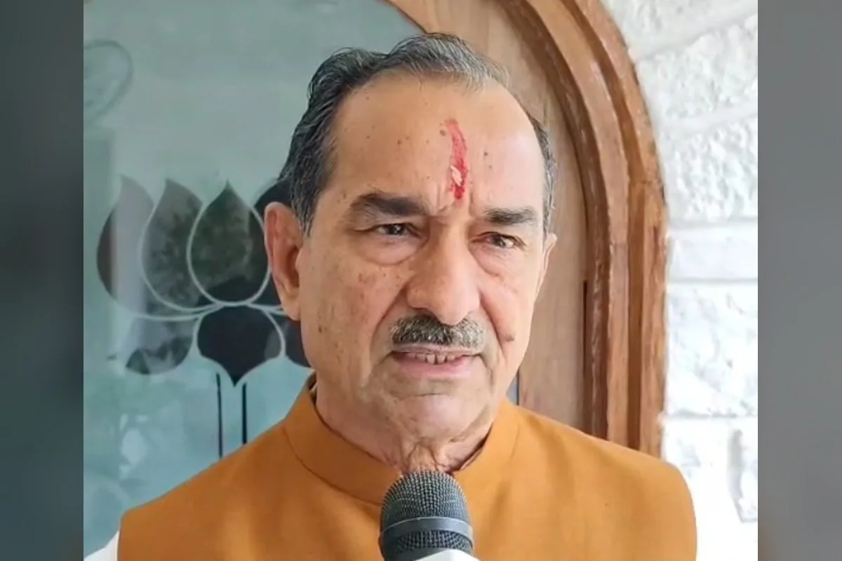 Controversy Surrounds Rehan Vadras Photo Exhibition as BJP Leader Questions Congresss Dynastic Politics