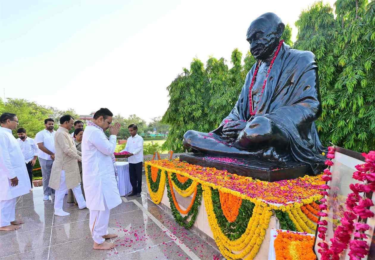 Honoring Gandhi and Shastri: A Tribute on Their Birth Anniversaries Honoring Gandhi and Shastri: A Tribute on Their Birth Anniversaries