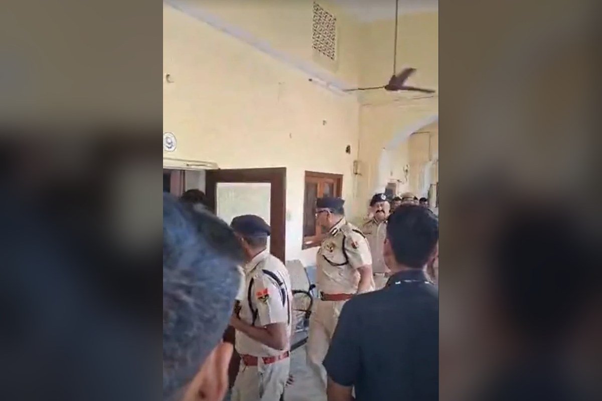 Jaipur Police Commissioner Meets Congress Leaders Amid Ongoing Protest