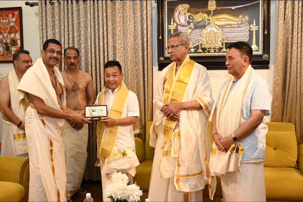 Om Prakash Mathur Visits Padmanabhaswamy Temple Ahead of Kerala Governor Oath