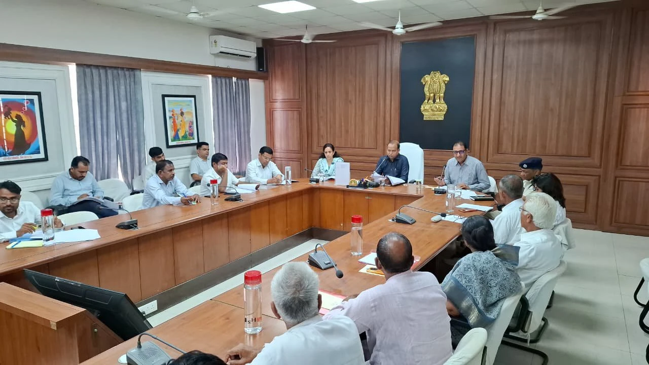Political Meeting in Sikar Ahead of Panchayat Elections: Nomination Limits and Victory Procession Ban