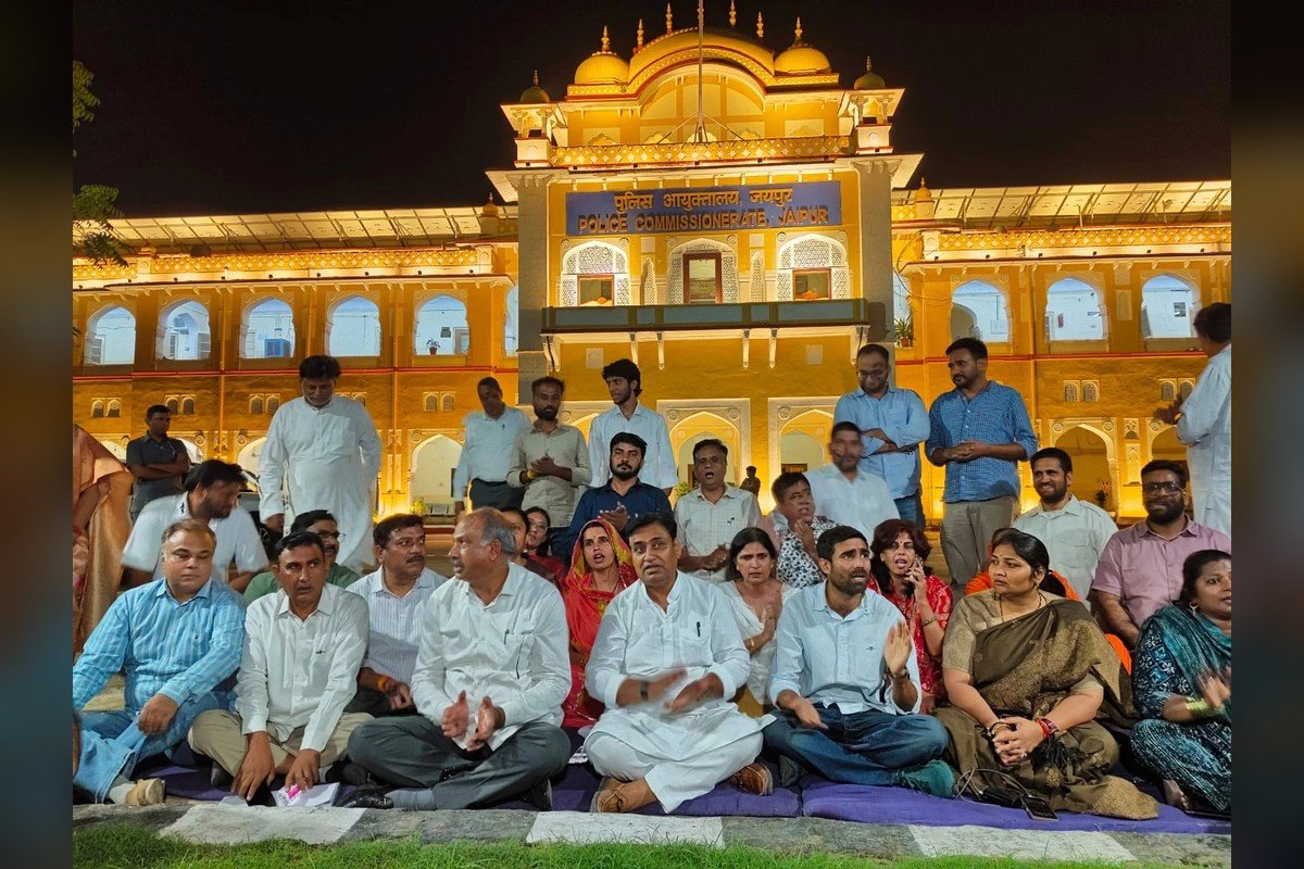 Protests Erupt in Jaipur Over Delay in FIR Against Assault on NSUI Leader Ritu Barala Protests Erupt in Jaipur Over Delay in FIR Against Assault on NSUI Leader Ritu Barala