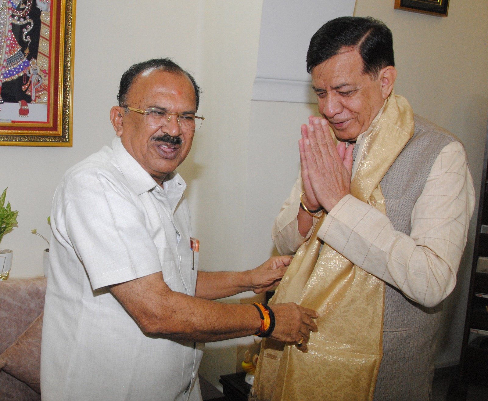 Uttar Pradesh Assembly Speaker Satish Mahana Meets Rajasthans Vasudev Devnani in Jaipur