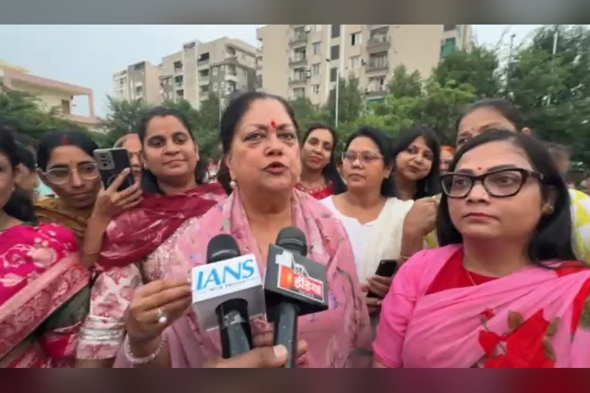Vasundhara Raje Plants Trees in Jaipur to Celebrate PM Modis 25 Years of Service Vasundhara Raje Plants Trees in Jaipur to Celebrate PM Modis 25 Years of Service